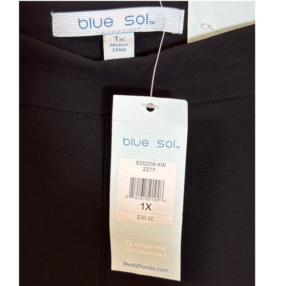 NWT Blue Sol Size 1X Lightweight Stretch Cropped Black Pants Inseam 25 1/2" - Picture 3 of 5